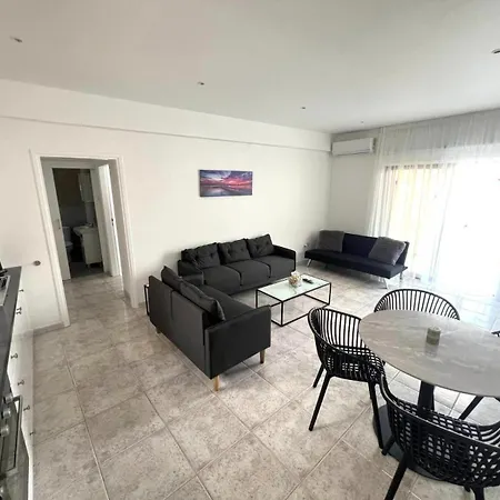 Apartament Easybook Cy 205 *