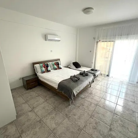 Apartamento Easybook Cy 205 *