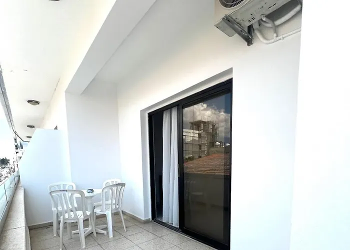 Apartament Easybook Cy 205