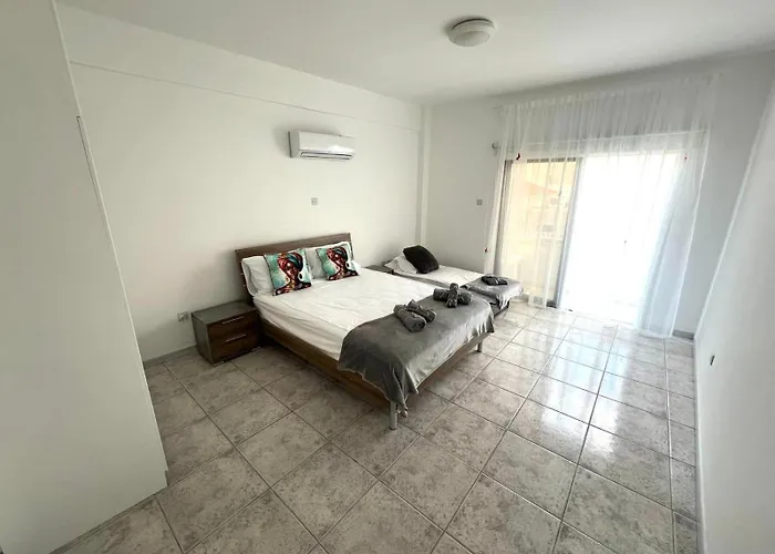 Apartament Easybook Cy 205 *