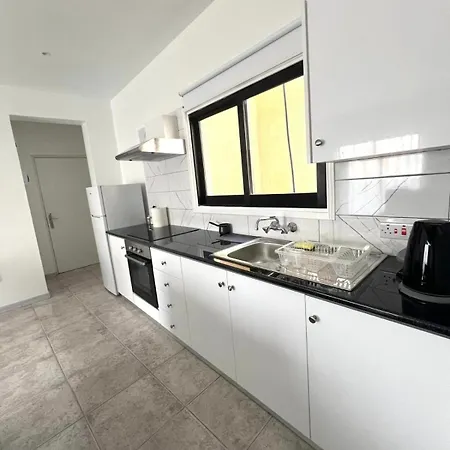 Easybook Cy 205 * Larnaca