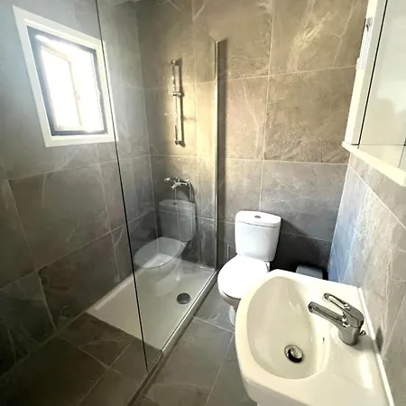 Easybook Cy 205 Apartment *