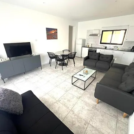 Easybook Cy 205 * ラルナカ