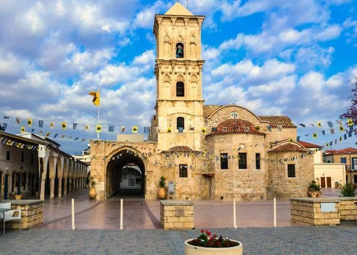 Easybook Cy 205 Apartamento