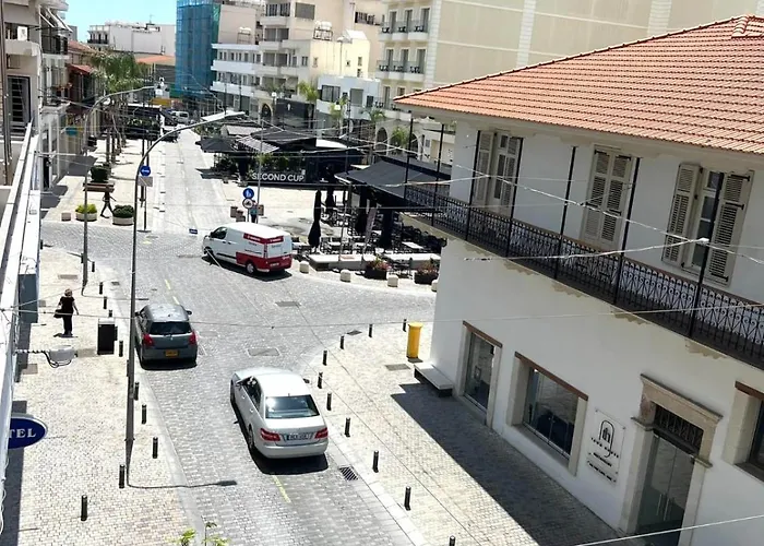 Easybook Cy 205 Apartamento